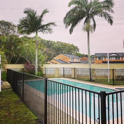 Fabrica Profissional Fornecimento 6ft vedação exterior galvanizado grelha de jardim painel de vedação de aço preto metal painel de vedação