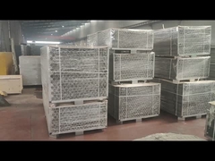 Postes redondos galvanizados por imersão a quente estão sendo embalados