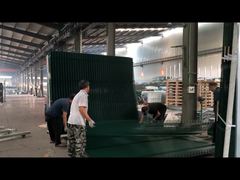 Cerca Anti-Escalada com Pontas de Segurança no Topo do Muro